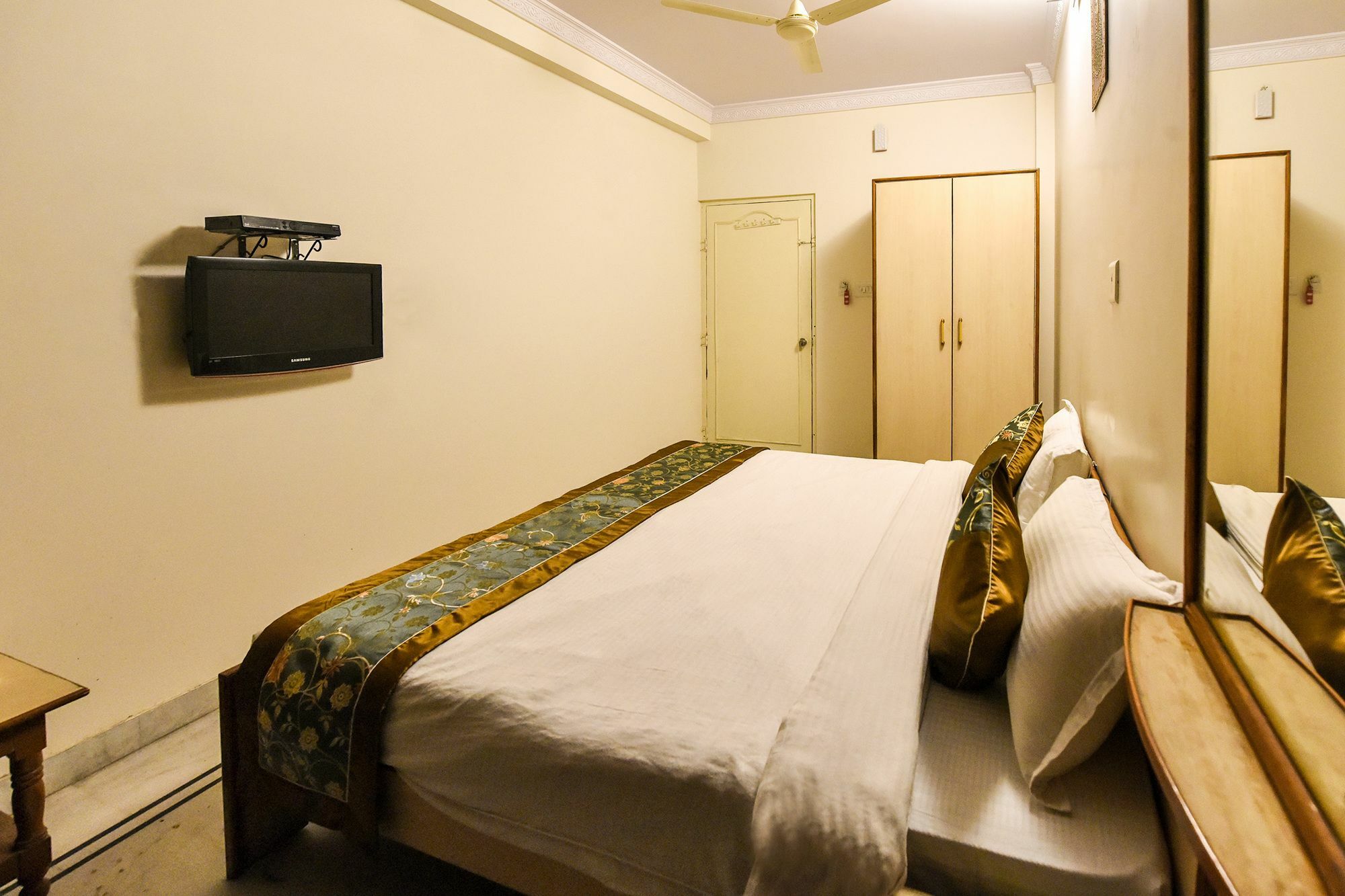 Hotel Rang Mahal Near Jaipur International Airport Exterior foto